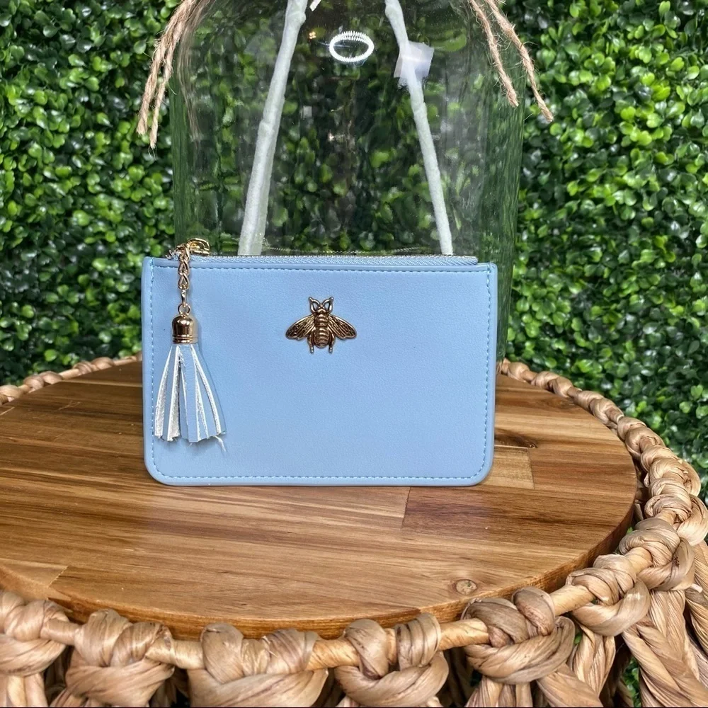 Queen bee‎ 🐝 light blue
